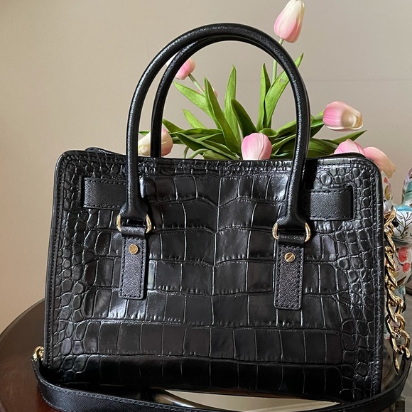 🎉HP🎉..Michael Kors  Leather Medium Tote - Picture 4 of 9